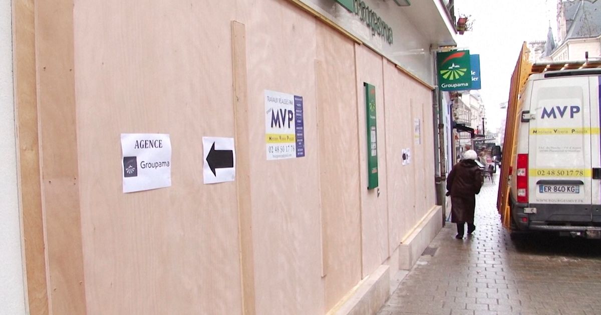 Bourges Se Barricade Avant Lacte Ix Des Gilets Jaunes Le