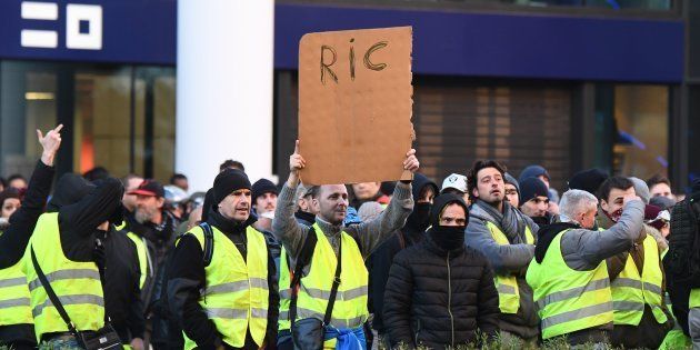 Gilets Jaunes Des Associations Organisent Un Ric Non