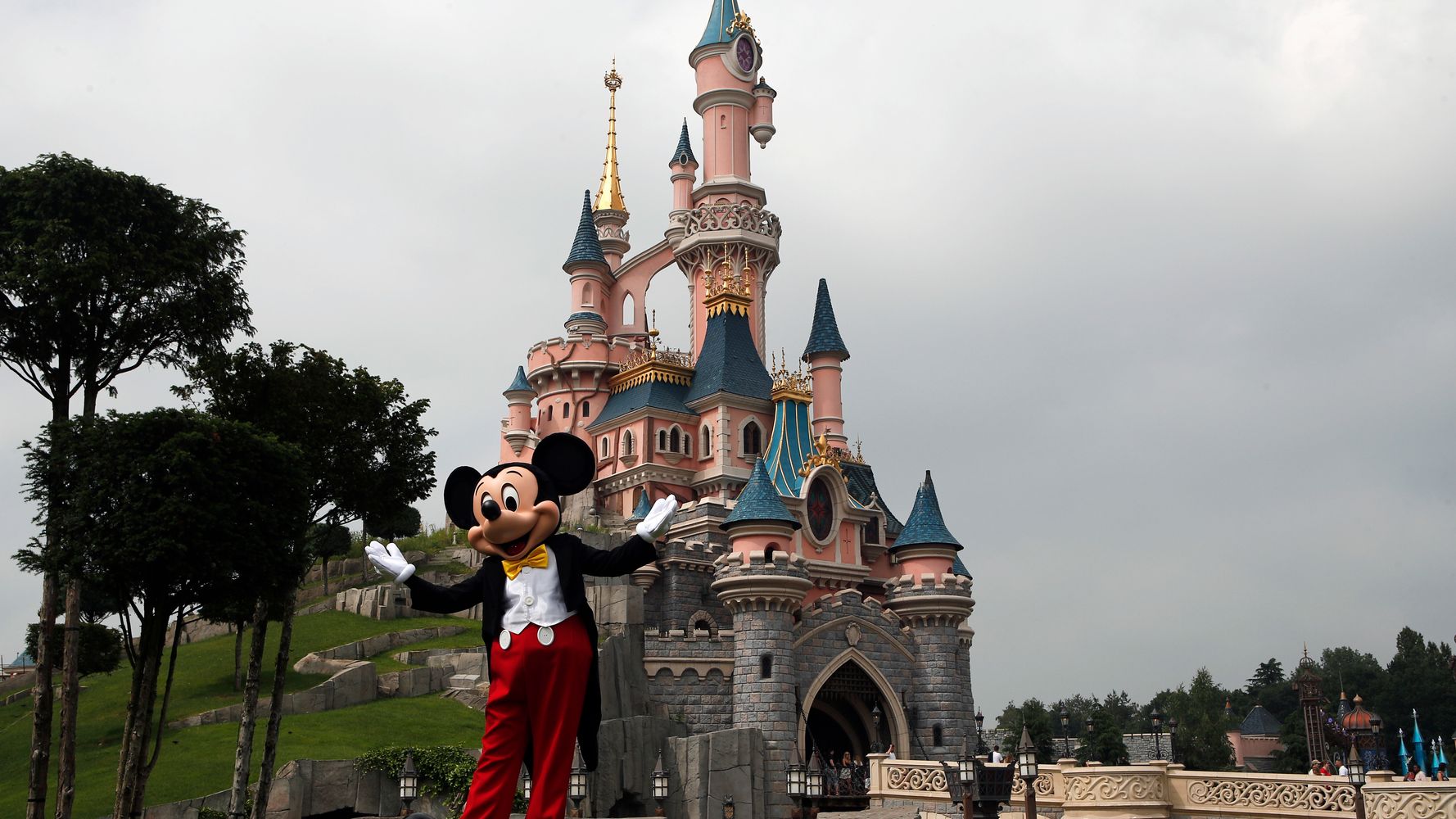 Des Billets Disney Gratuits C Est Une Arnaque Sur Whatsapp Le Huffpost