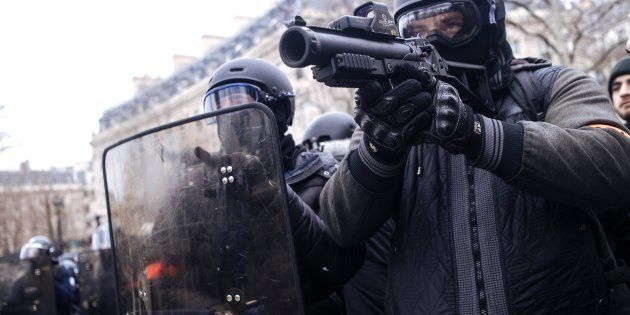 Gilets Jaunes Sur Lusage Du Flashball Le Directeur De La