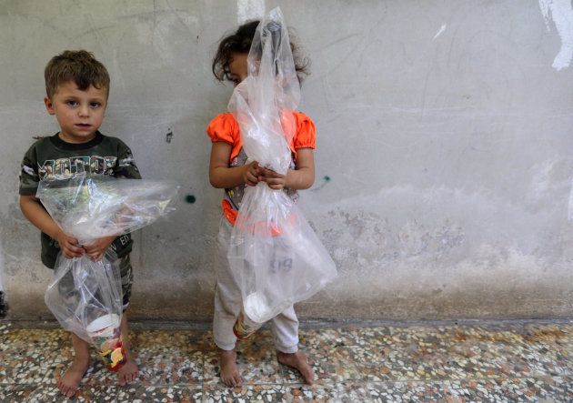 En Syrie, à Idlib, pourquoi les habitants mettent des gobelets en carton sur leur