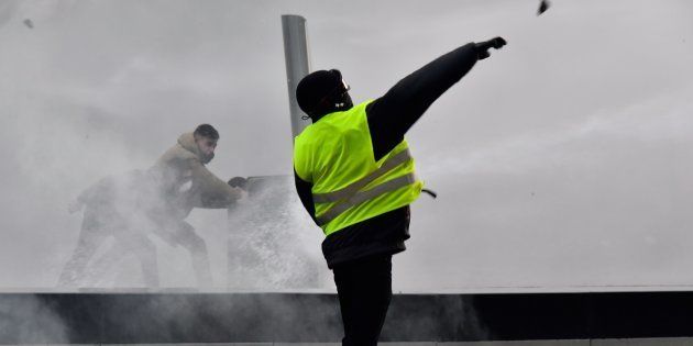 Un Journaliste Du Républicain Lorrain Agressé Par Un Gilet