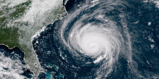 L Ouragan Florence Retrograde En Categorie 2 Le Huffpost