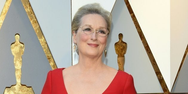 Oscars 2018 Meryl Streep Porte Une Tenue Qui Rappelle Celle D Un Des Personnages De Shrek Le Huffpost