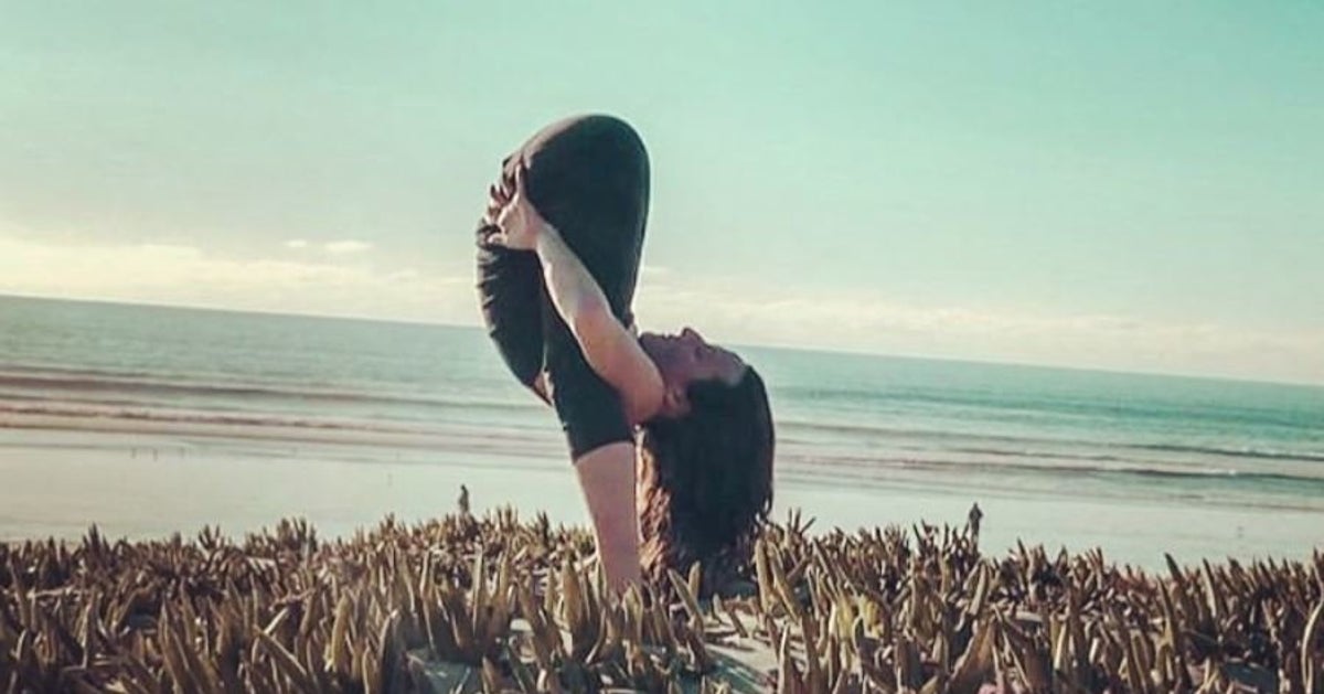 Natasha StPier partage une posture de yoga renversante Le HuffPost