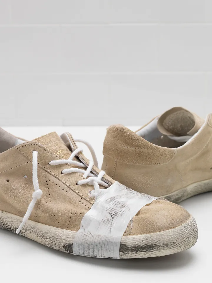 pendul Eksperiment Tolkning Cette paire de chaussures faussement usées de Golden Goose coûte plus  beaucoup cher que vous ne le croyez | Le Huffington Post LIFE