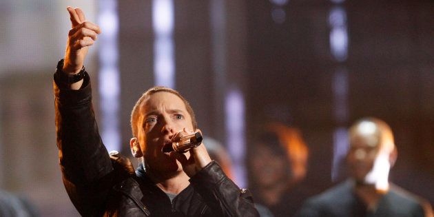 Très engagé politiquement, le rappeur Eminem a ajouté un couplet anti-armes à feu à son