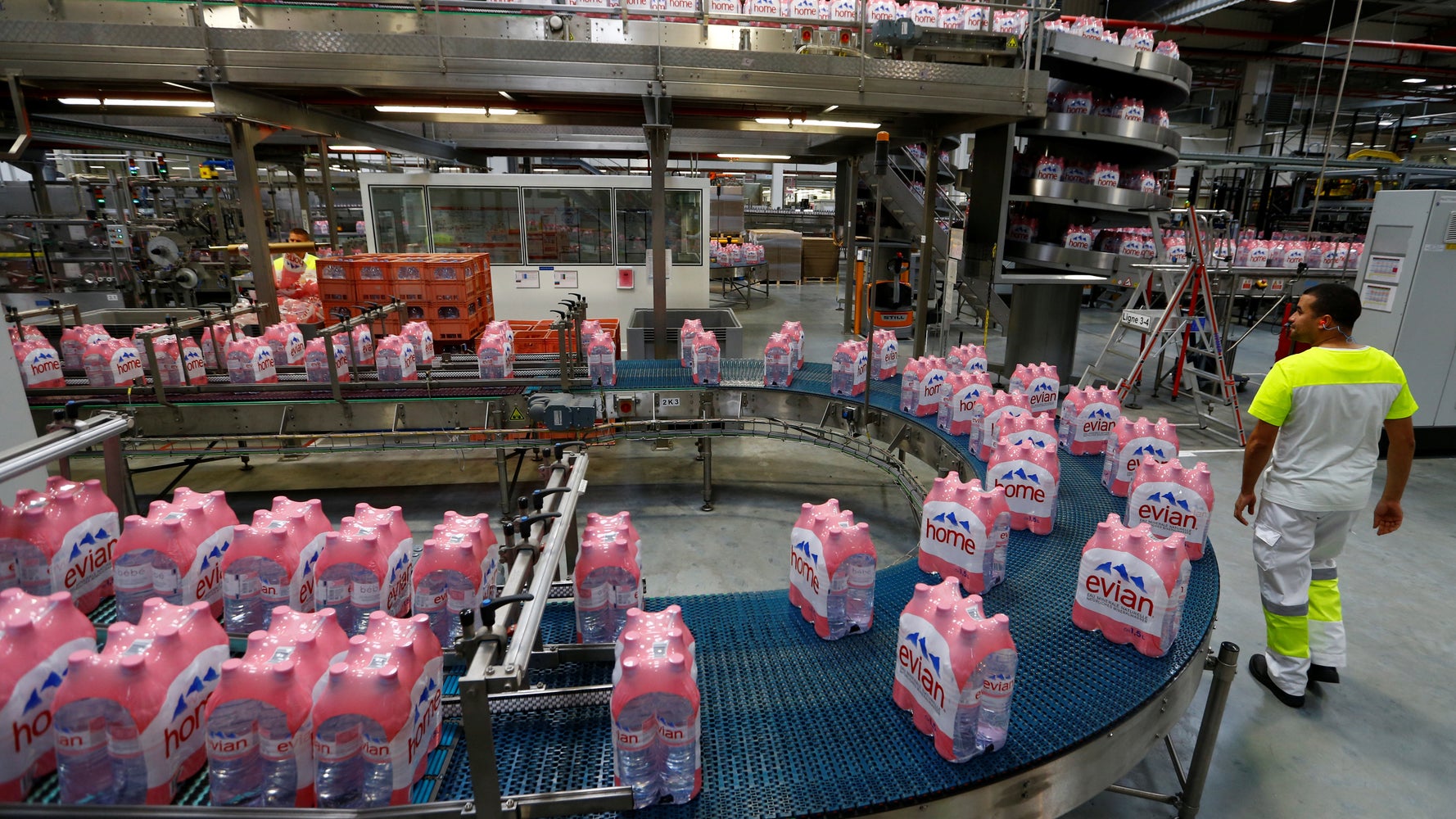 L'eau en bouteille de San Pellegrino, Evian et plusieurs autres grandes