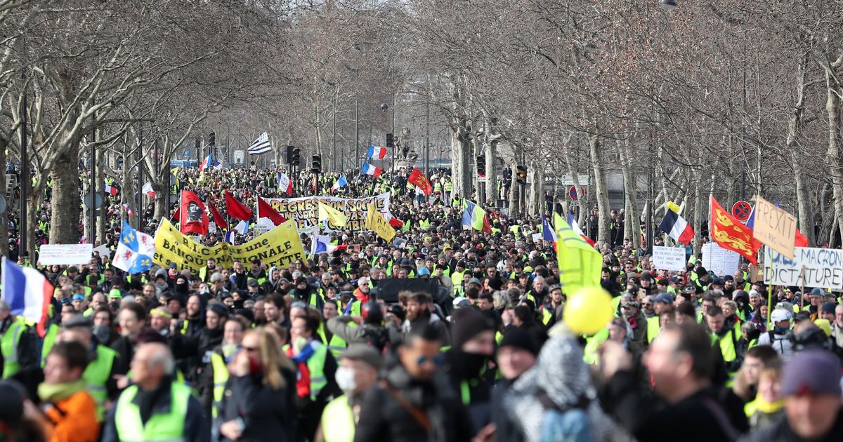 Revivez Lacte Xiii Des Gilets Jaunes Le Huffington Post