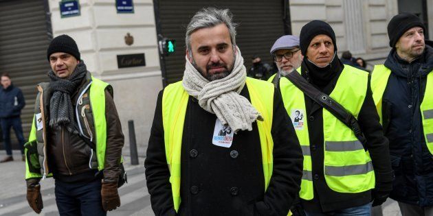 Un Gilet Jaune La Main Arrachée Corbière Interpelle