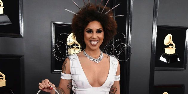Joy Villa ose une robe en faveur du mur de Trump sur le tapis rouge de Grammy Awards