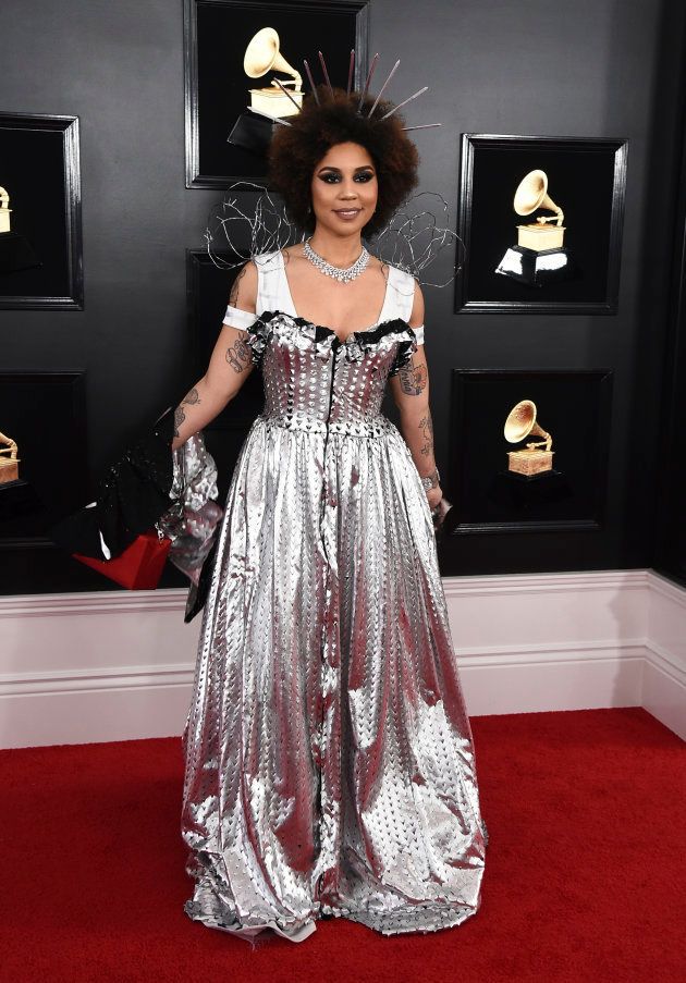 Grammy Awards 2019: Joy Villa ose une robe en faveur du mur de