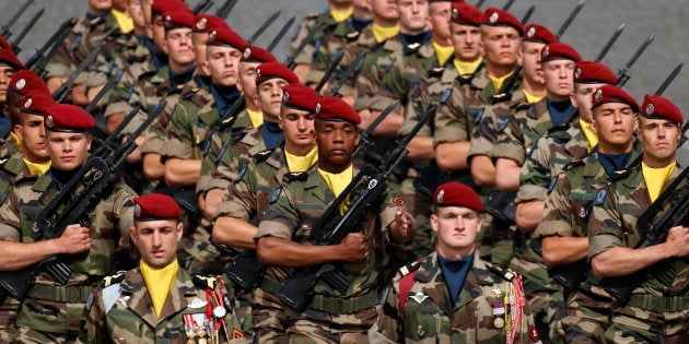 Les militaires autorisés à se présenter aux élections municipales? La  "Grande Muette" de moins en moins muette | Le HuffPost