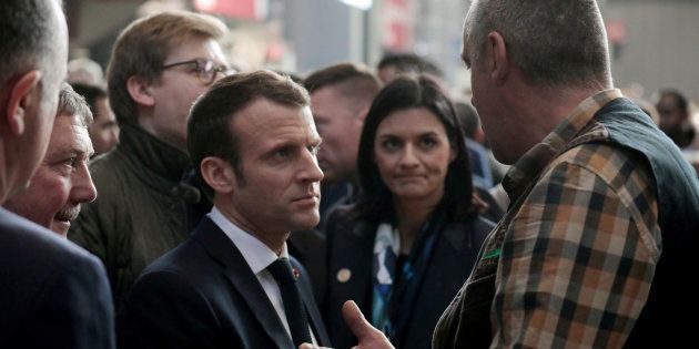 Emmanuel Macron a multiplié les échanges -parfois éloignés du monde agricole- lors de sa visite au salon...