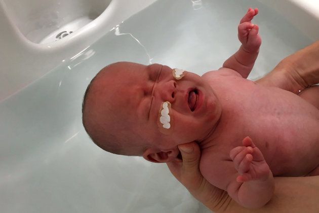 Au Japon Ce Bebe Premature Est Ne En Pesant 268 Grammes Le Huffington Post Life