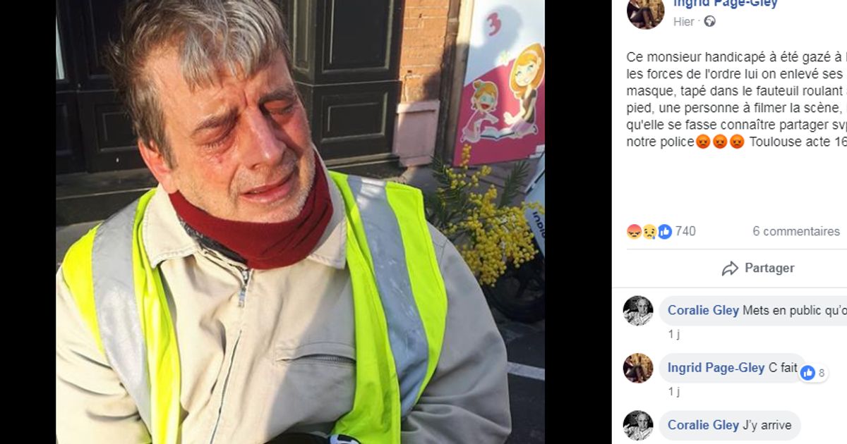 Un Gilet Jaune En Fauteuil Roulant Aspergé De Lacrymogène