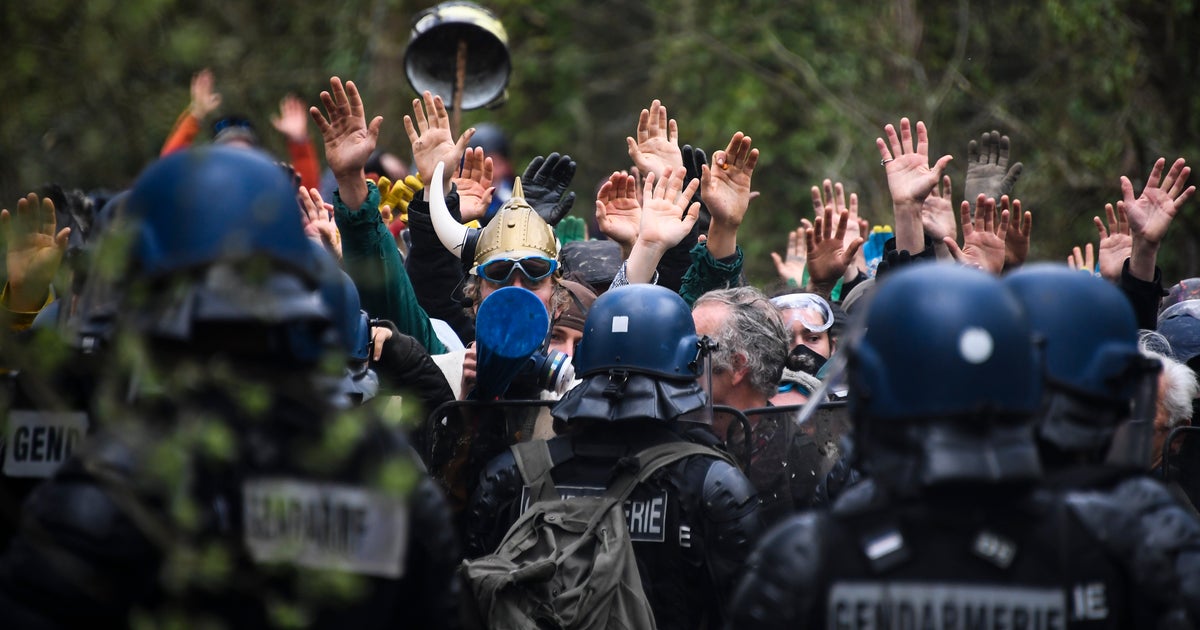 A NotreDamedesLandes, affrontements en marge d'un rassemblement en