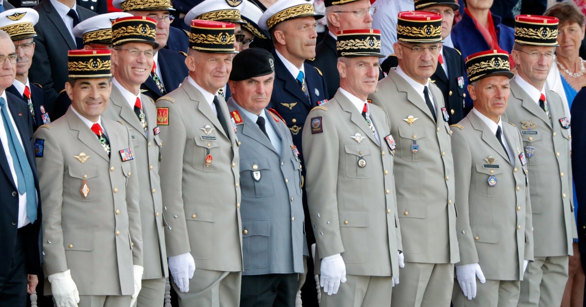 General De Villiers Autoritarisme Juvenile Mauvais Signal Les Reactions Consternees Du Monde Militaire Le Huffpost