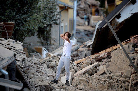 Au moins 73 morts après un puissant séisme en