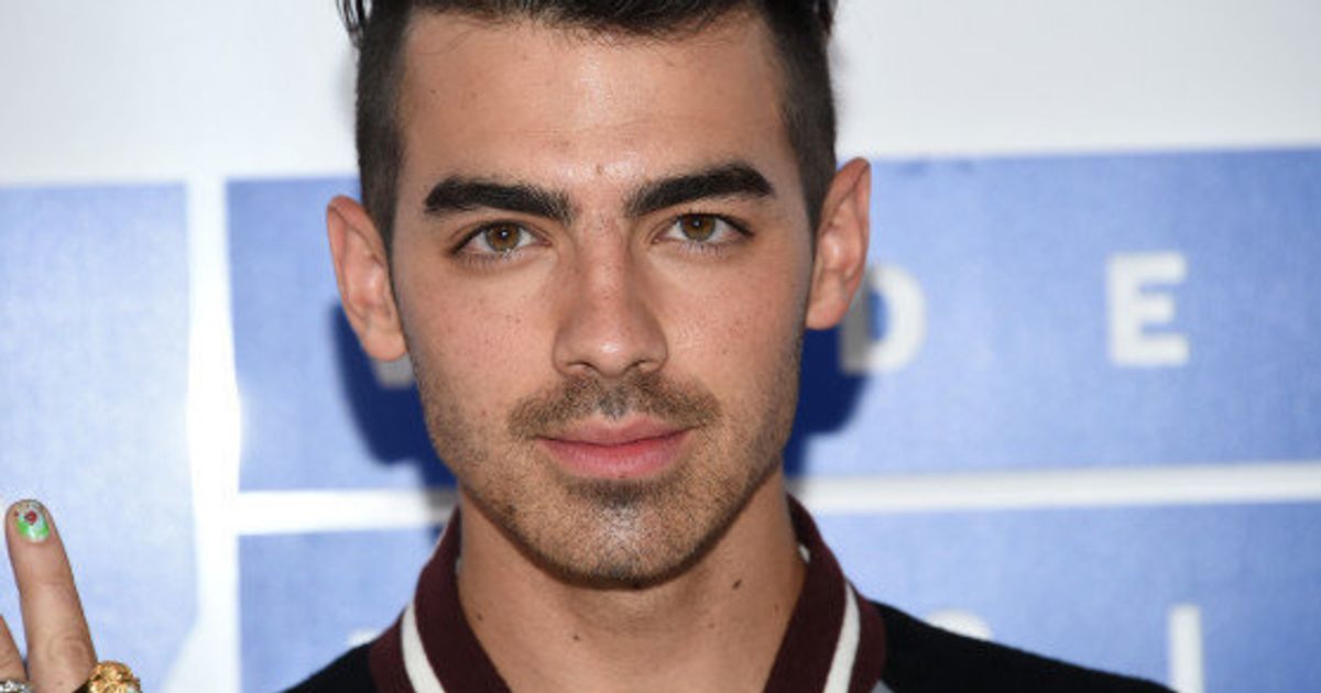 Aux Mtv Video Music Awards Le Prix Recu Par Joe Jonas Pour Son Groupe Dnce Ne Plait Pas Du Tout Le Huffpost