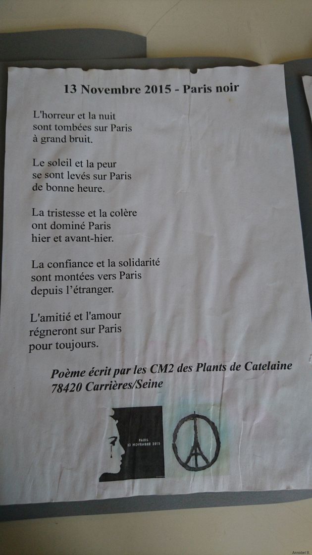 Boîte à tristesse et fleurs en papier... les Archives de Paris exposent les hommages des attentats pour...