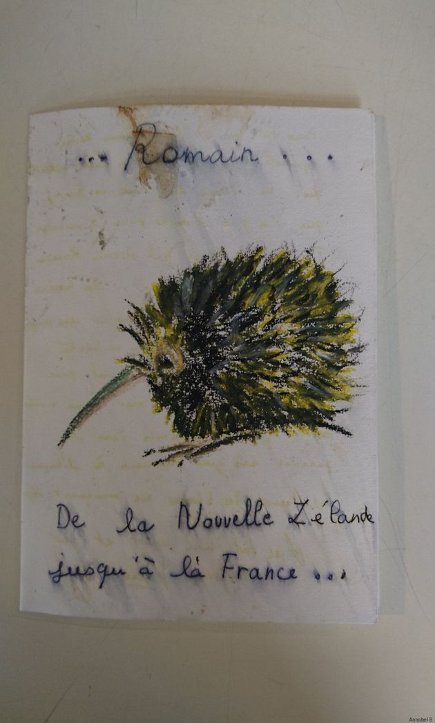 Boîte à tristesse et fleurs en papier... les Archives de Paris exposent les hommages des attentats pour...