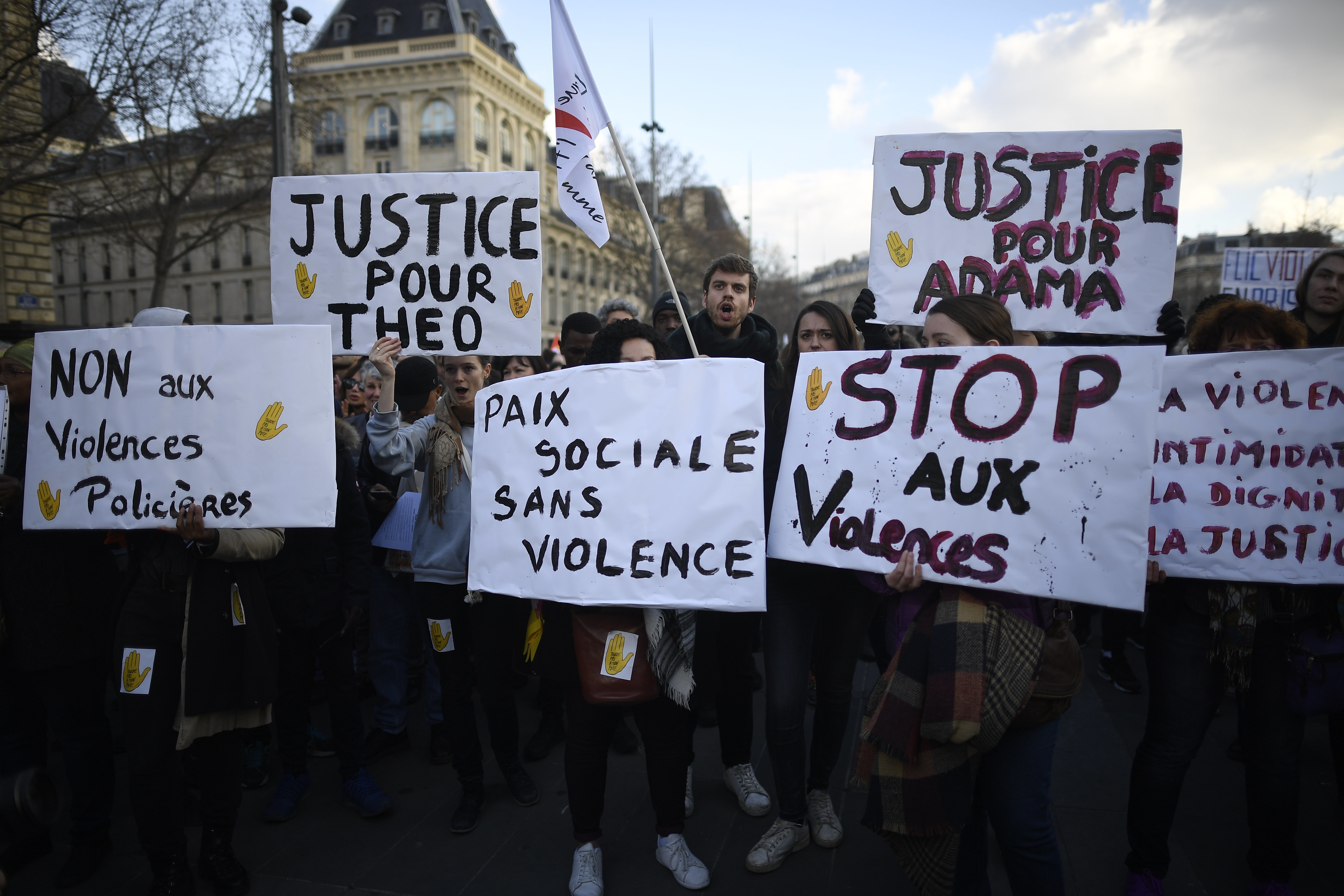 Violences Policières: Des Rassemblements Dans Toute La France Pour ...