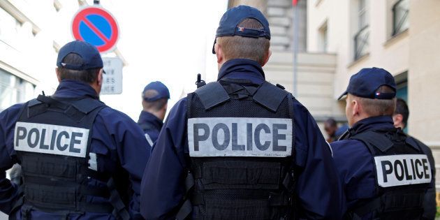 Des policiers patrouillent à Paris, en octobre