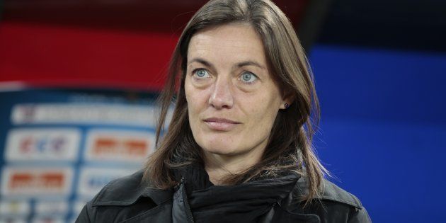 Corinne Diacre Remplace Le Selectionneur De L Equipe De France Feminine De Football Olivier Echouafni Ecarte Apres L Euro Le Huffpost