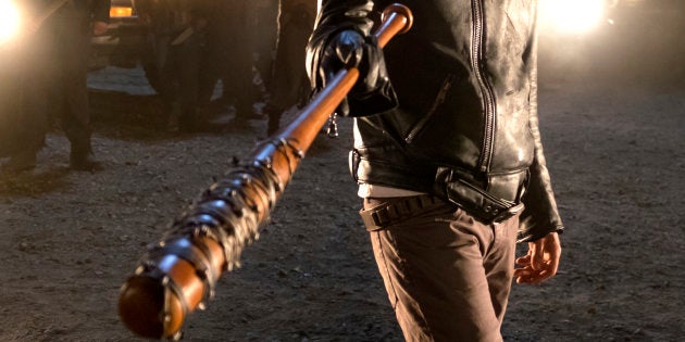 The Walking Dead Saison 7 Episode 1 Spoilers Le Making Of Maquillage De La Scene Ultra Gore Le Huffpost