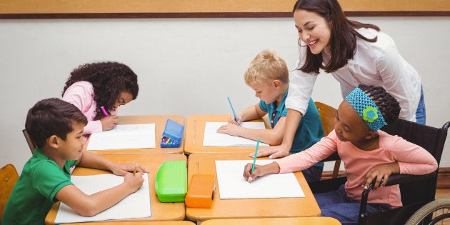 Auxiliaire De Vie Scolaire J Accompagne Des Eleves En