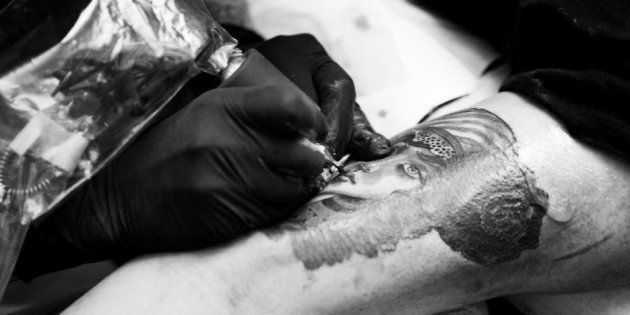 Saviez-vous qu’officiellement, le métier de tatoueur n’existe