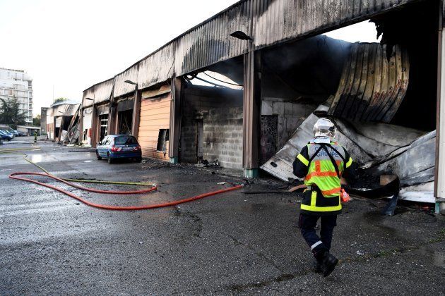 La bibliothèque Chantal-Mauduit victime d’un incendie criminel à Grenoble : Tensions dans le quartier