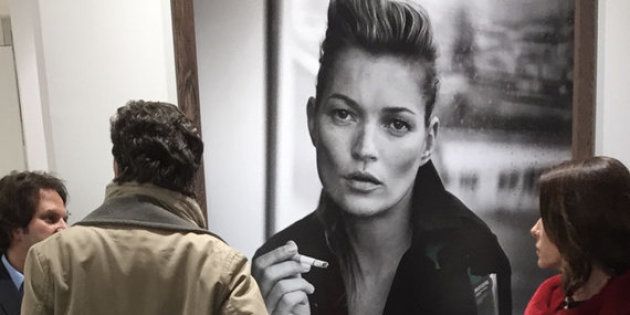 Portrait de Kate Moss par Peter Lindbergh sur le stand de la galerie Gagosian à Paris Photo