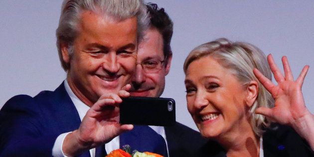 Marine Le Pen et le député néerlandais Geert Widers ensemble à la tribune en janvier