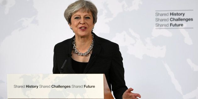 Theresa May propose une période de transition de deux ans après le Brexit, jusqu'en