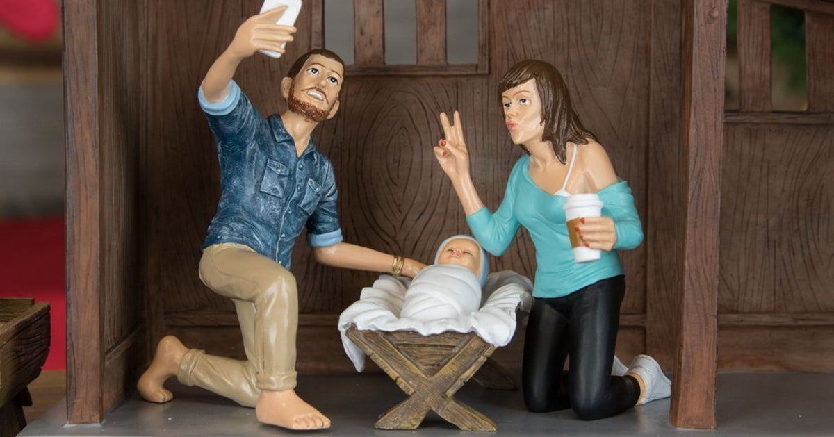 Voici La Creche De Noel Moderne Ou Joseph Fait Un Selfie Et Marie Un Duckface Le Huffpost