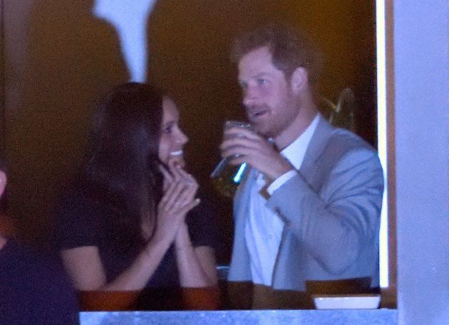 Le premier baiser public entre le Prince Harry et Meghan