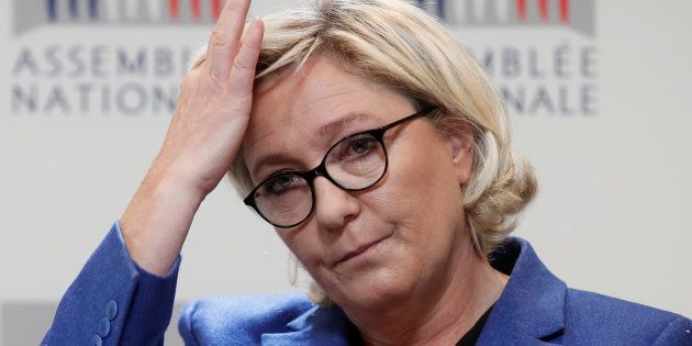 Marine Le Pen en conférence de presse à l'Assemblée nationale le 25