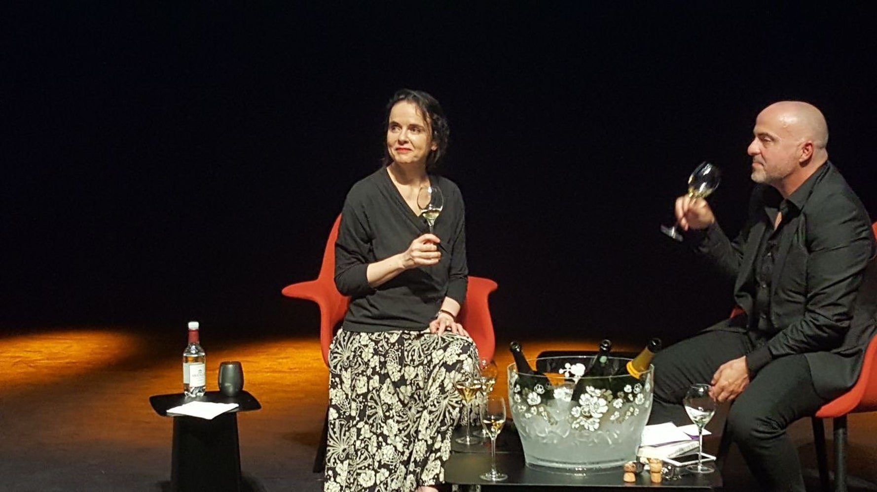Cinq Citations Sur Le Champagne Que Seule Amelie Nothomb Pouvait Sortir Le Huffington Post Life Cinq Citations Sur Le Champagne Que Seule Amelie Nothomb Pouvait Sortir Le Huffington Post Life