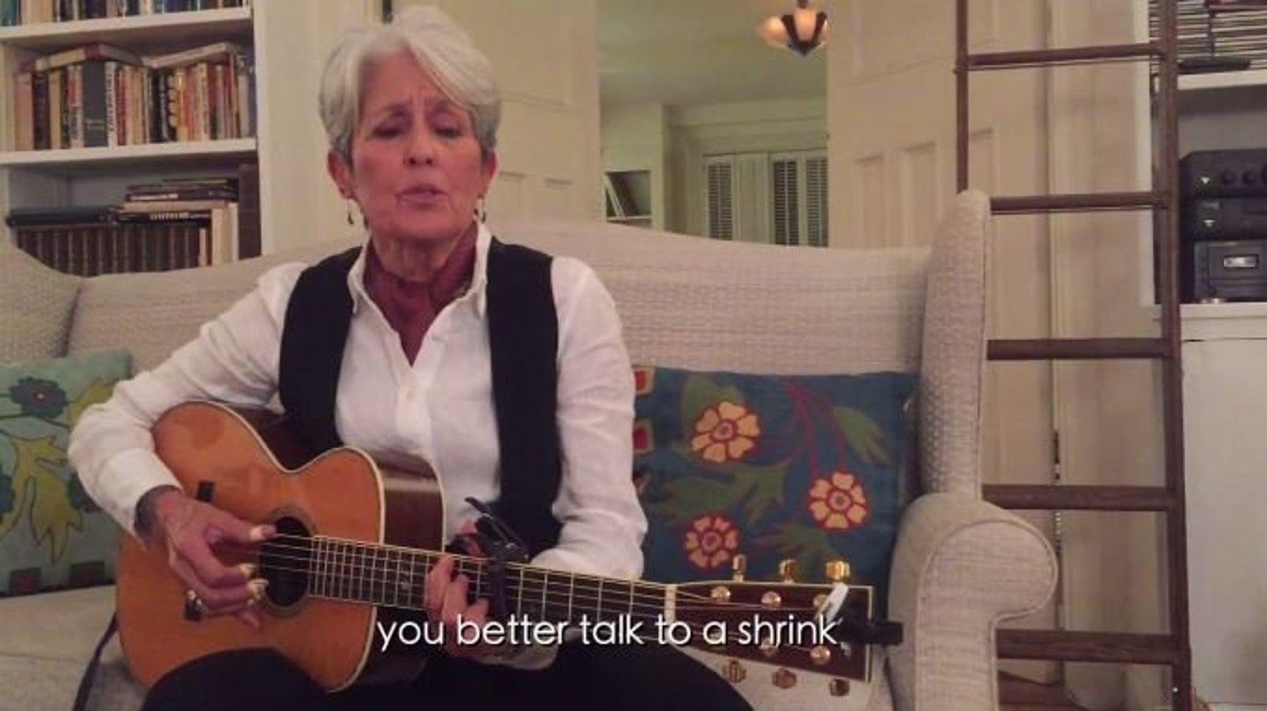 Joan Baez Chante Les Troubles Psychologiques Du Futur Dictateur Donald Trump Dans Nasty Man Le Huffpost
