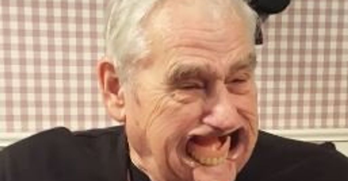 Ce Papy A Amuse Les Parents Terrifie Les Enfants Et Fait Rire 35 Millions D Internautes Le Huffpost Ce Papy A Amuse Les Parents Terrifie Les Enfants Et Fait Rire 35 Millions D Internautes Le Huffpost