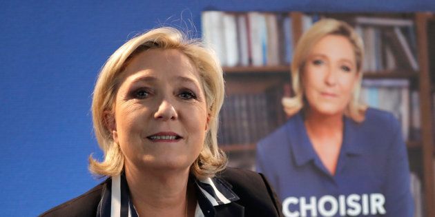 Marine Le Pen dément avoir traité François Fillon