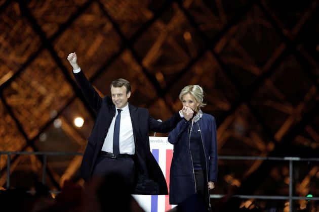 Brigitte Macron et ses enfants sur la photo de famille de Macron au