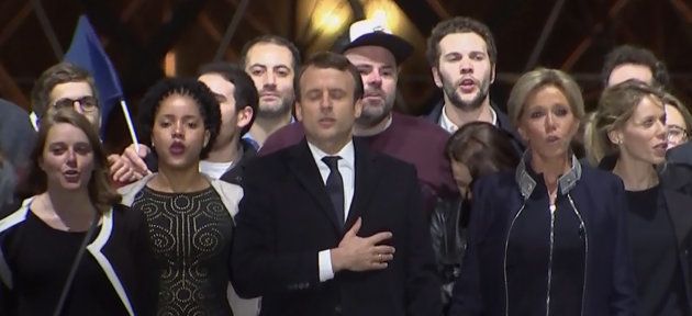 Brigitte Macron et ses enfants sur la photo de famille de Macron au