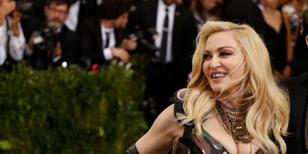 Madonna félicite les Français de ne pas juger la différence d'âge entre Emmanuel et Brigitte