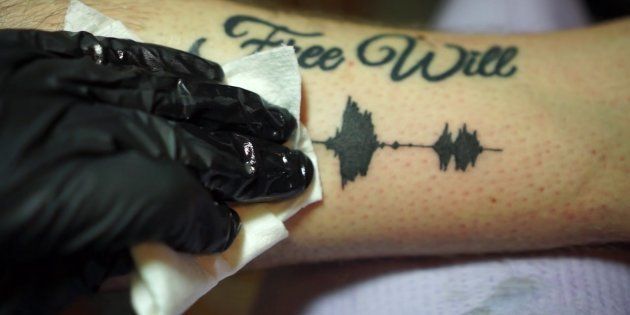 Vous Pouvez Maintenant Entendre Votre Tatouage Le Huffpost