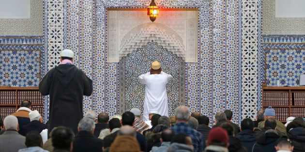 Le Debut Du Ramadan 2017 Vendredi 26 Ou Samedi 27 Mai Les Musulmans De France Fixes Sur La Date Jeudi Soir Le Huffpost