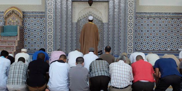 Des musulmans à la mosquée de Strasbourg en