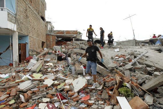 Le violent séisme en Équateur fait au moins 350 morts, un bilan qui 